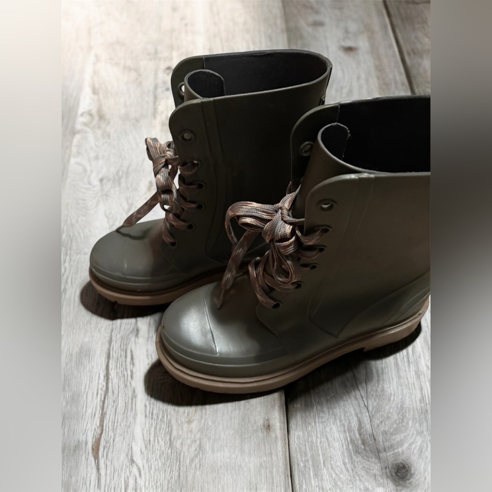 LIKE NEW COUGAR Women's Sage Green Rain Boots - Picture 6 of 8